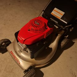 HONDA HRX -216 LAWNMOWER