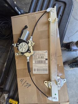 2012 Nissan Exterra R/S Window Regulator