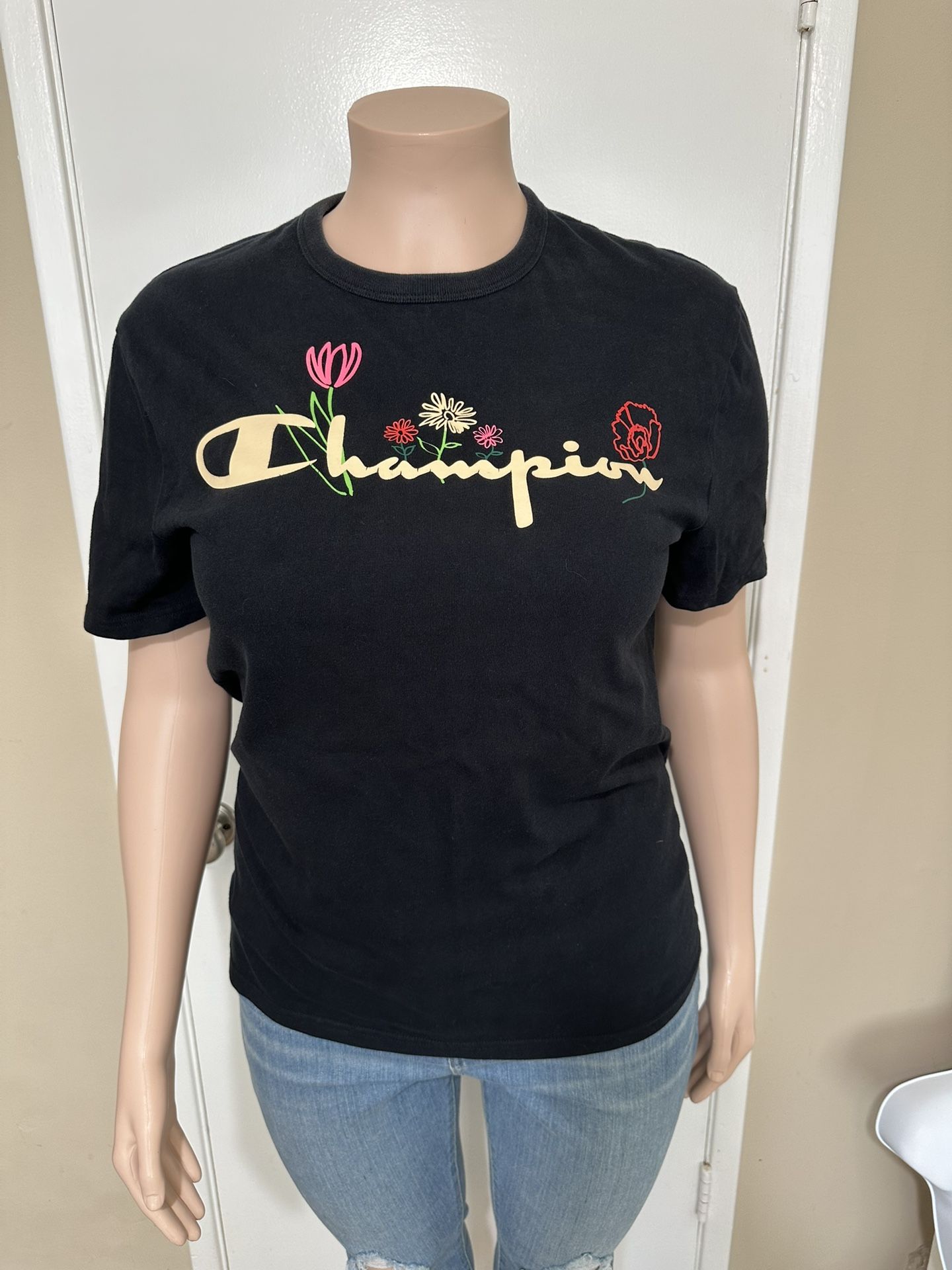 Champion Women’s Floral Shirt Size L