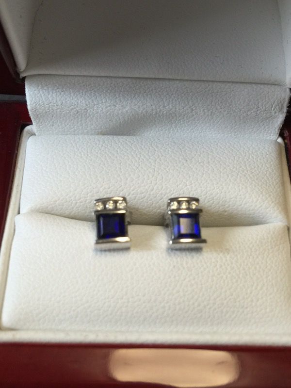 10K White Gold Earrings with sapphire and 3 diamonds, Beautiful!