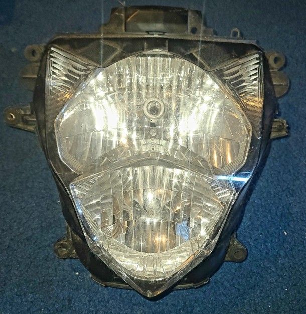 11-16 SUZUKI GSX-R Headlight Assembly