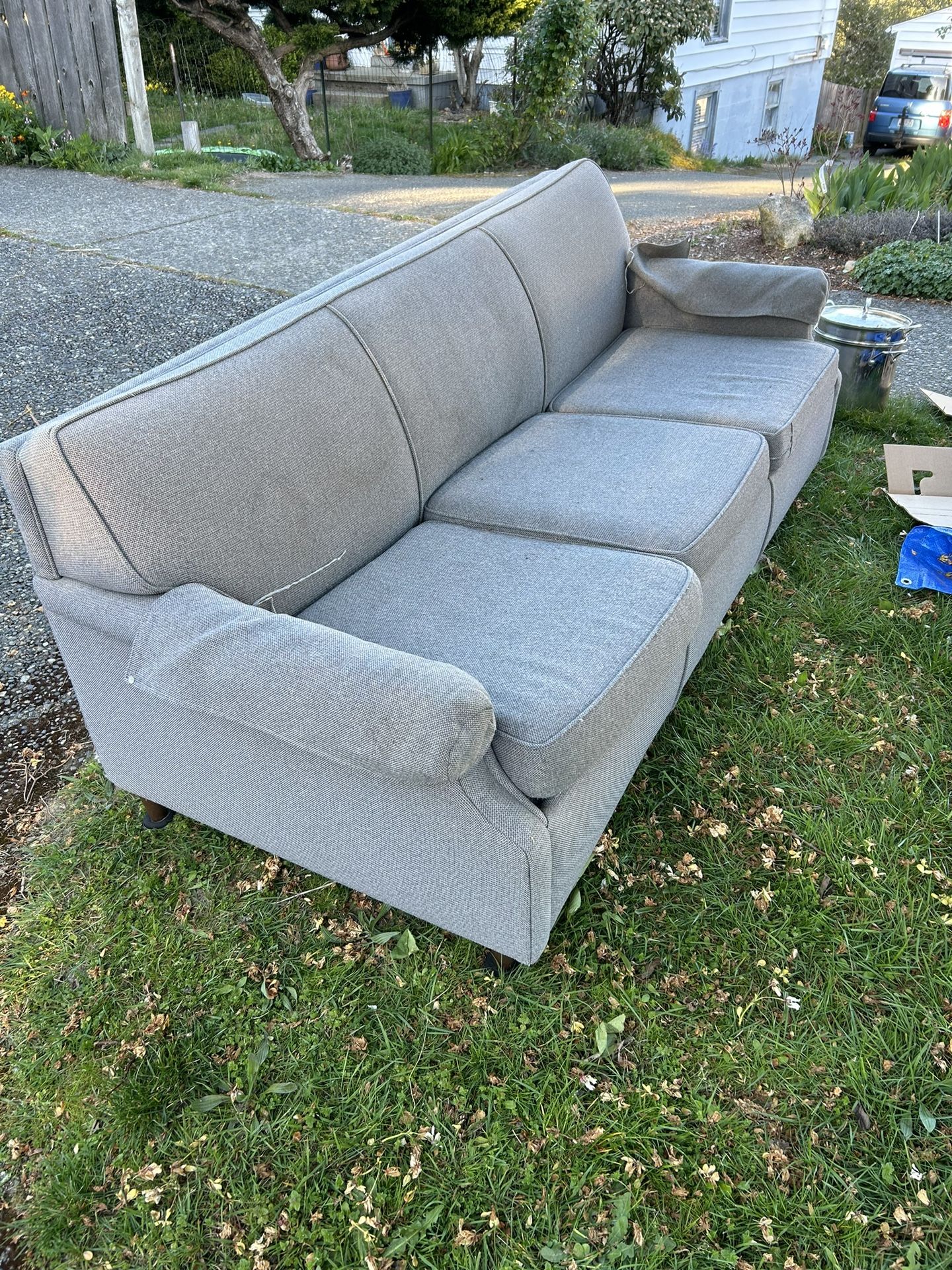 Free Fold Out Couch - Curb Alert!