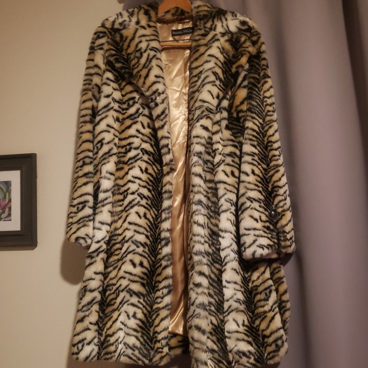 Beautiful Women Artificial Fur Coat In New Condition Size Medium $80 Firm