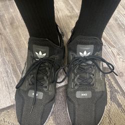 A brand new pair of shoes Adidas very good taking care of. It’s been used once.