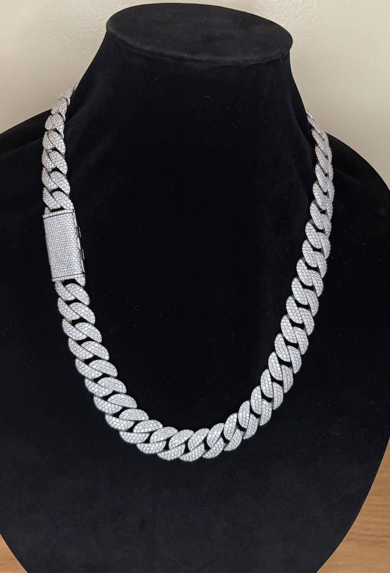 322g Iced Cuban Link – Pavé Set VVS Moissanite, White Gold Plated