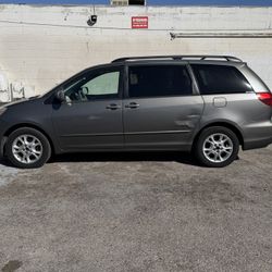 2005 Toyota Sienna 
