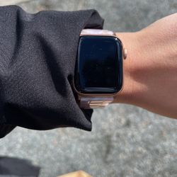 Apple Watch SE Rose Gold 