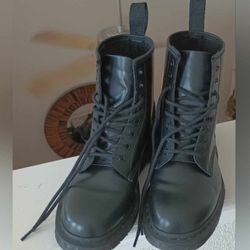 Dr  Martens Black Boots 