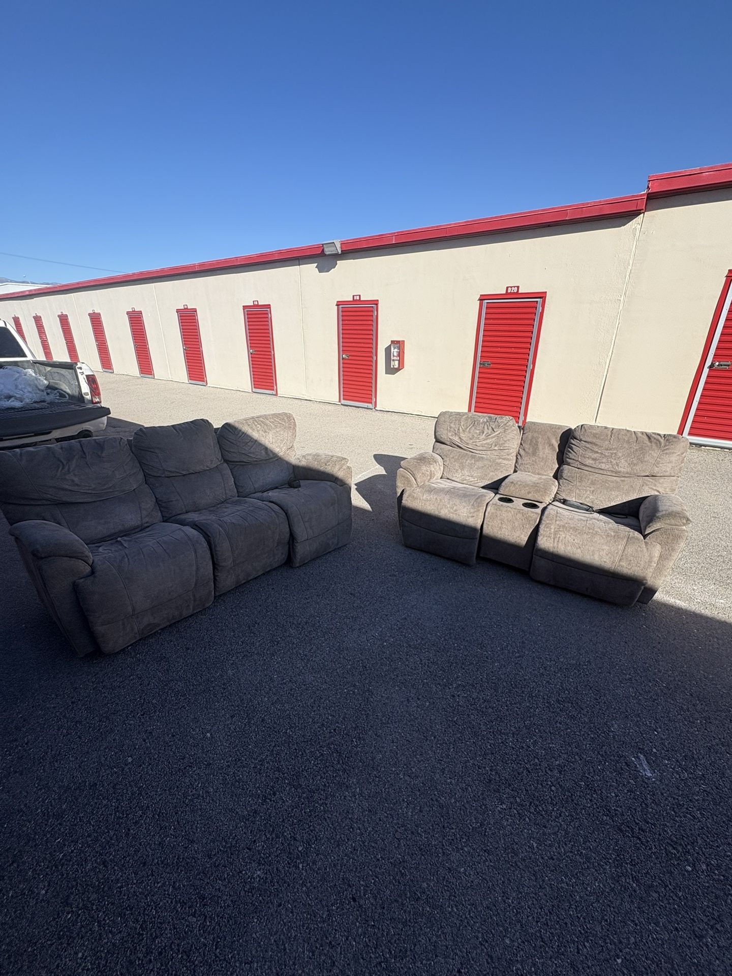 ๐บ Reclining Sofa & Loveseat Set โ $180