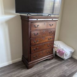 Dresser And Nightstands