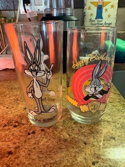 2 VINTAGE BUGS BUNNY GLASSES