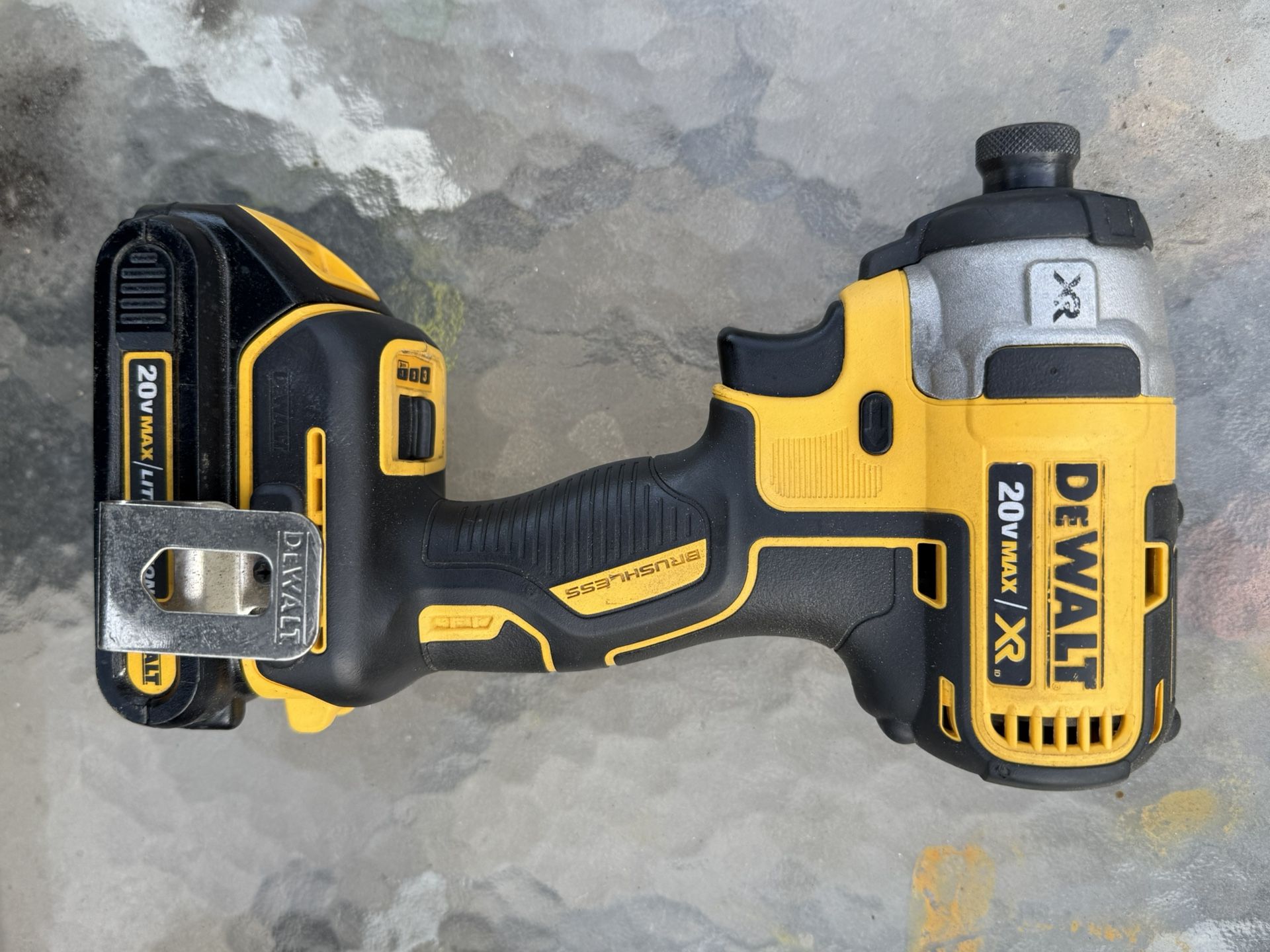 Dewalt 1/4” Impact Drill