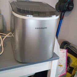 Frigidaire Countertop Ice Maker 