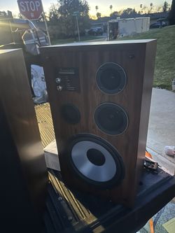 Vintage Acoustic Speakers Pair Like New Condition 