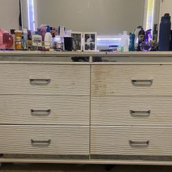 Dresser w/ LED mirror 