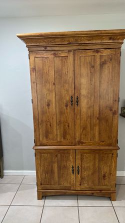 T V and COMPUTER Armoire  T V and computer Good Condition 81"x41" x 20"