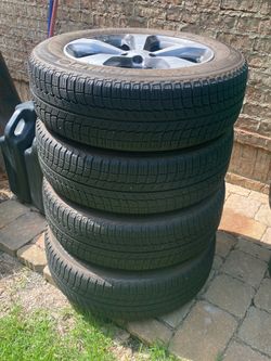 2019 Jeep Cherokee factory rims with 4 Michelin x-ice tires