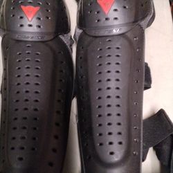 Brand New X̌l Motorcycle Gloves And Knee Guards