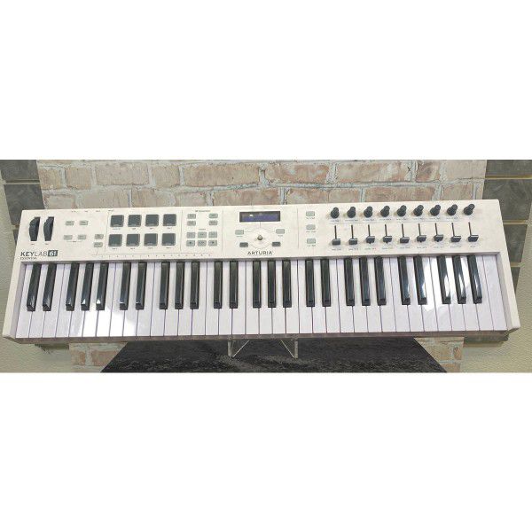 Arturia Keylab 61 Essential MIDI  Controller & Keyboard 