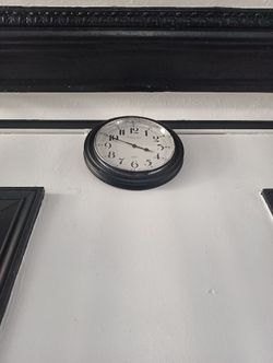 Round Wall Clock Black Frame White Dial