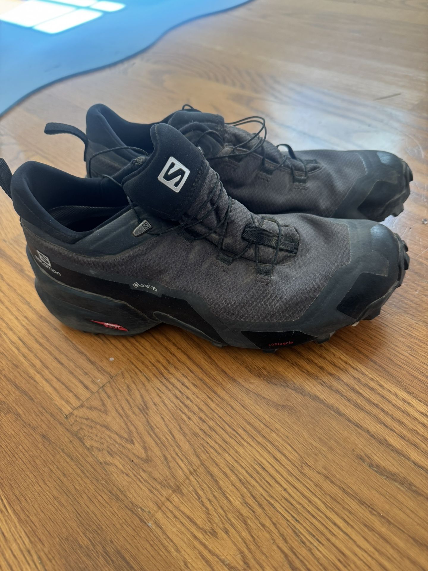 Women’s Salomon Hiking Shoes 9.5