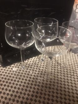 Wine glasses a set of 4