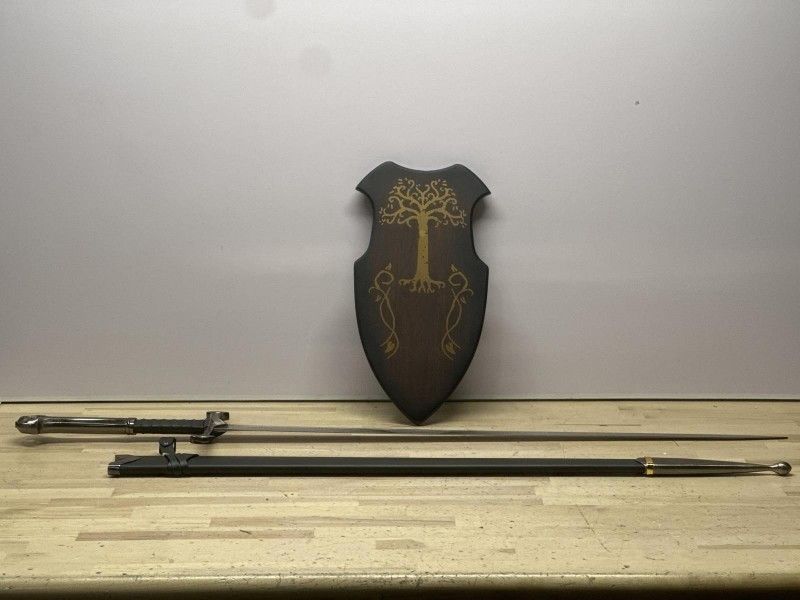 The Flame of the West Andúril Sword