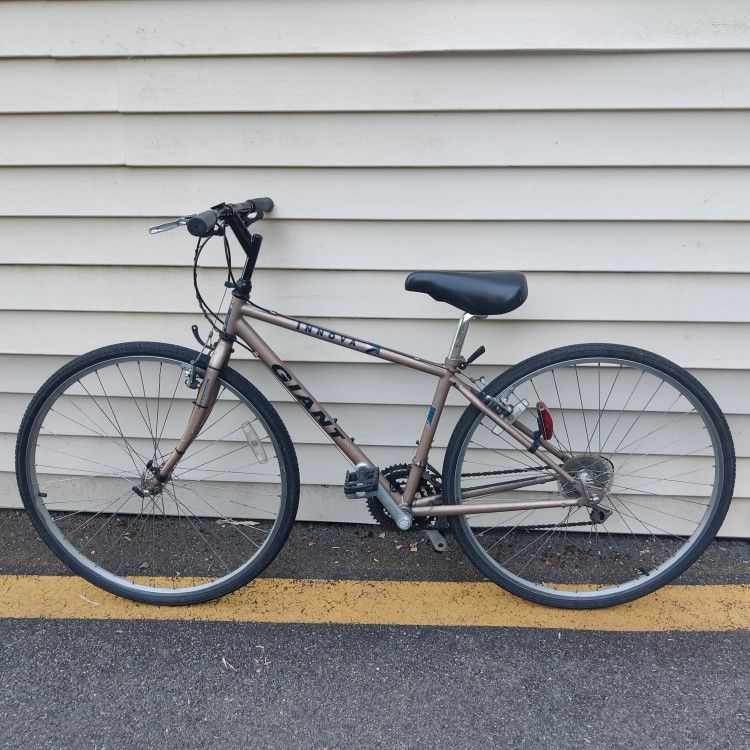 Giant 28" 21-Speed Hybrid Road/Commuter Bike - Very Light 16" Frame - NEW Shifters - Tuned! - Comfort Seat (MSRP $420)