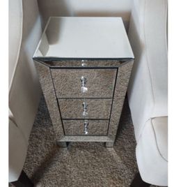 Bonnlo 3-Drawer Mirrored nightstand
