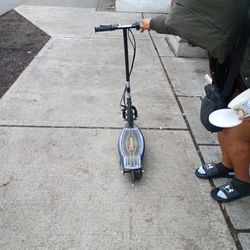 RAZOR E100 GLOW ADULT SCOOTER