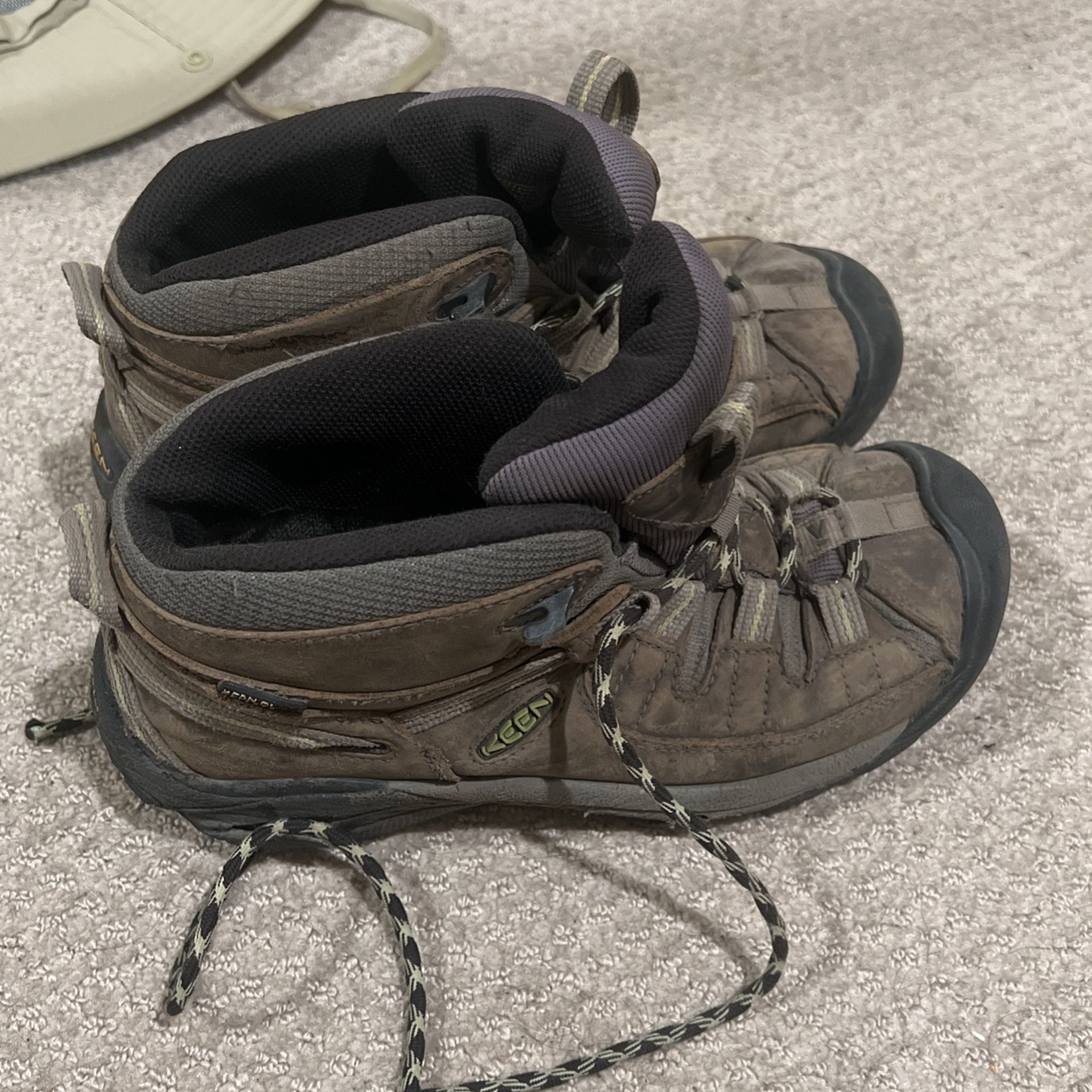 Hiking Boots Keen Size 8