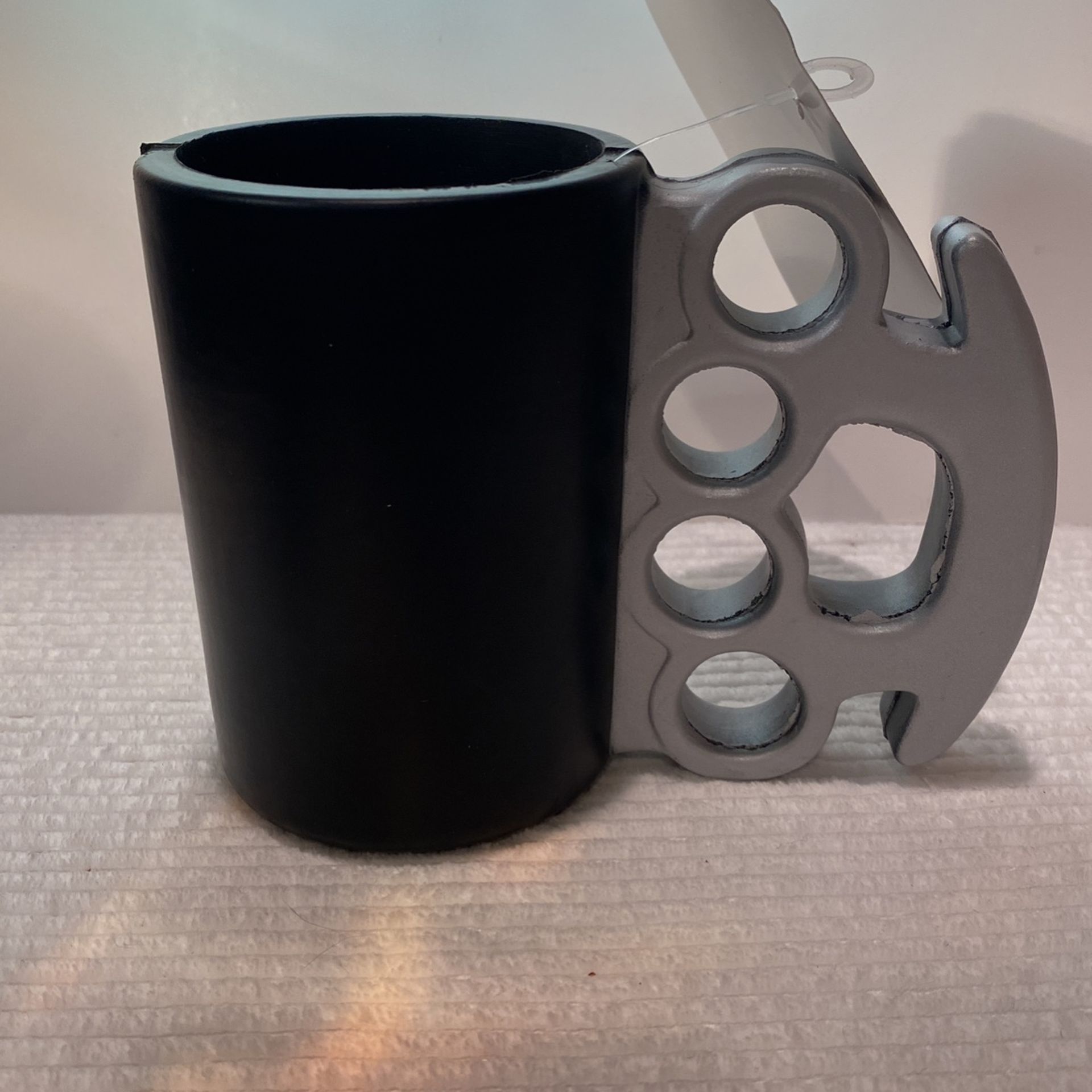 BRASS KNUCKLES DRINK KOOLER (NEW)BIG MOUTH TOYS