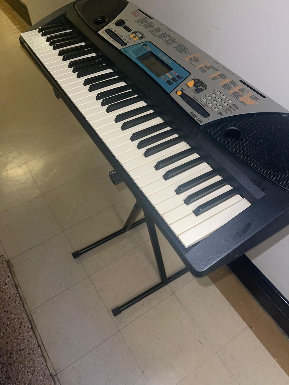 61-key keyboard with built-in speakers Yamaha PSR-213 keyboard PLUS IRON STAND drum kit piano stereo sample colite ots 61 chisvi electric or battery o