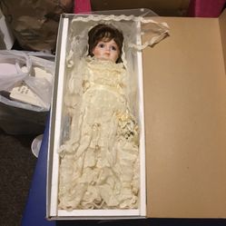 The Gorham Doll Collection ‘Jennifer’ 1983 Plays “The Wedding March”