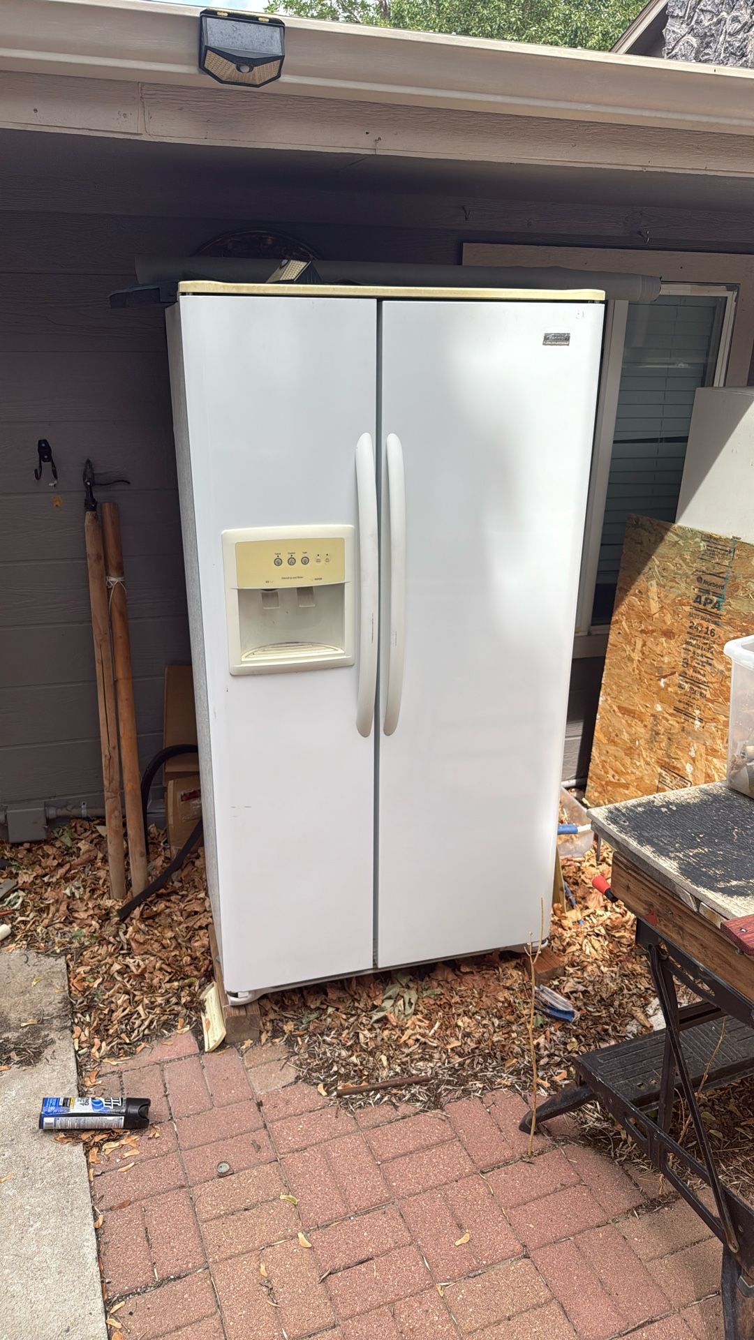Refrigerator 