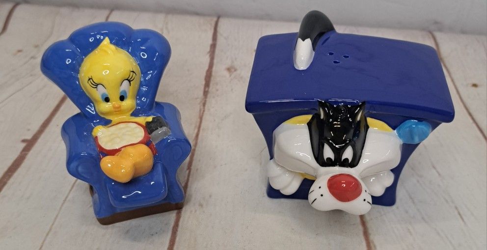 Tweety Bird And Sylvester Salt And Pepper Shakers
