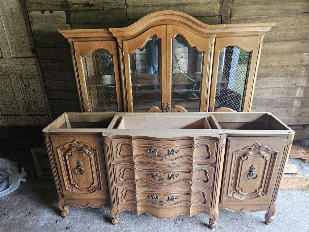 China Cabinet / Hutch