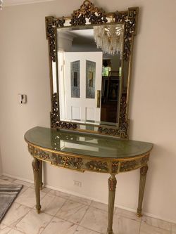 Beautiful Entry Console Table with Mirror