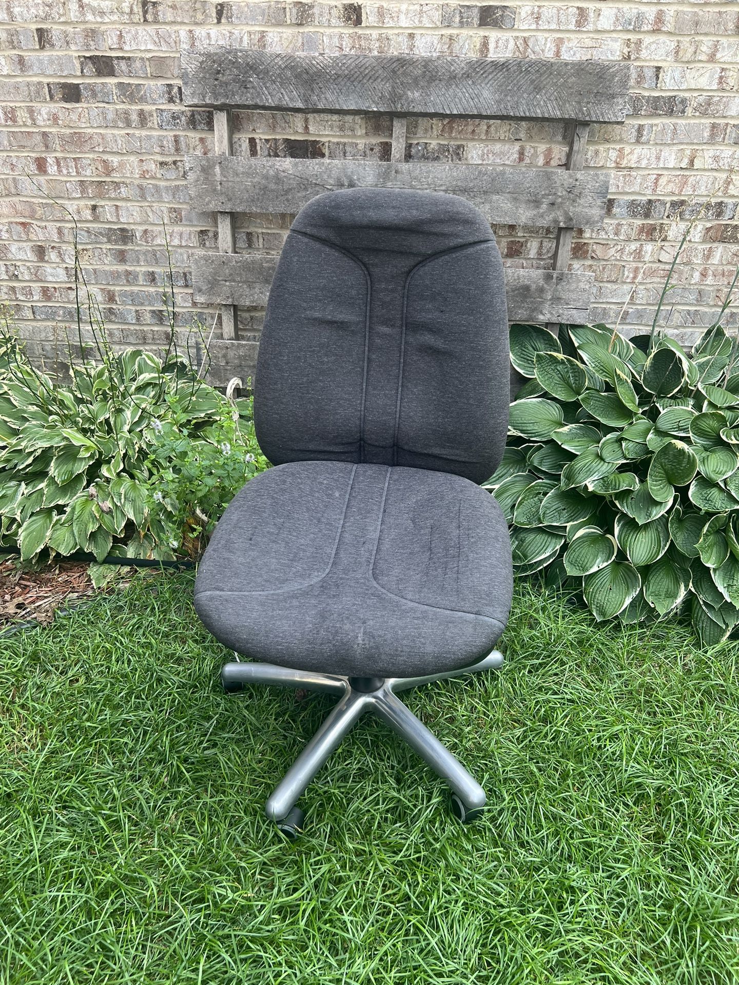 Gray Rolling Office Desk Chair - Adjustable Height