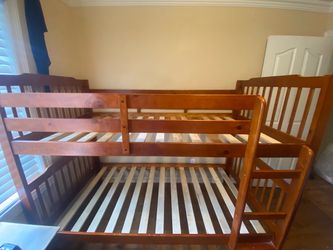Twin bunk bed