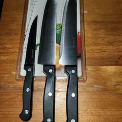 😉NEW 3 PIECE KNIFE SET.  8 IN CHEF KNIFE,  7 IN SANTOKU KNIFE,  AND 5 IN UTILITY KNIFE