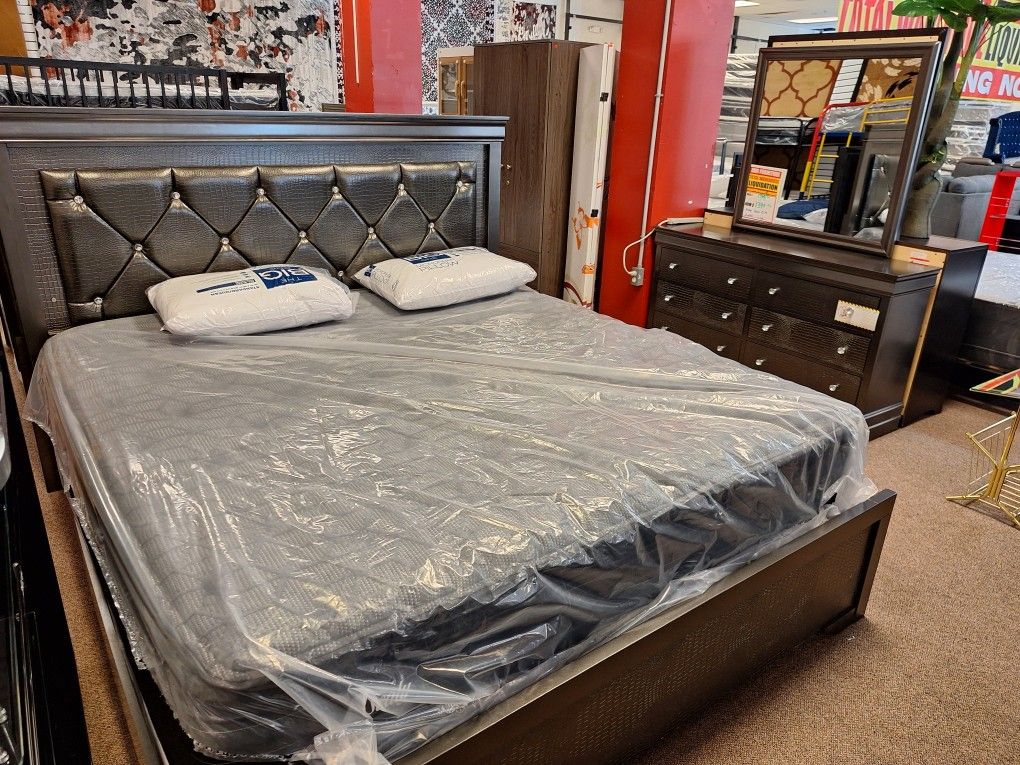 Pompie Grey King Bed Dresser And Mirror