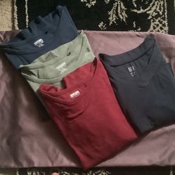 4 Women’s Tops. Clothing 