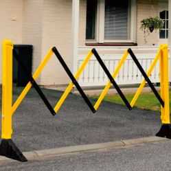 Expandable Barricade Gate