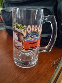 collectible 1998 Jeff Gordon NASCAR glass beer stein.
