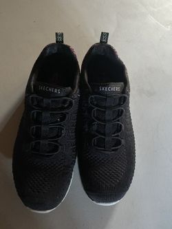 SKECHERS TENNIS SHOES 