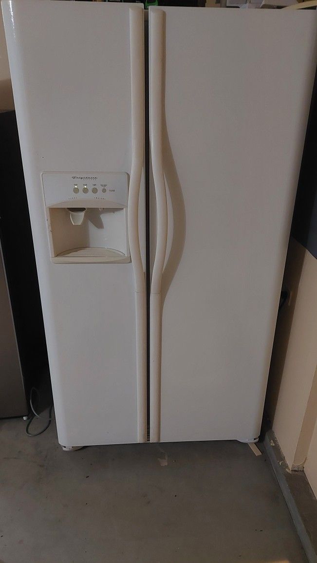 Frigidaire Refrigerator - FREE - See Description