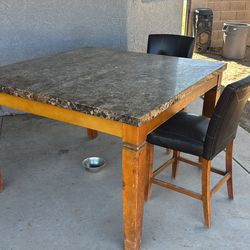Kitchen/outdoor table