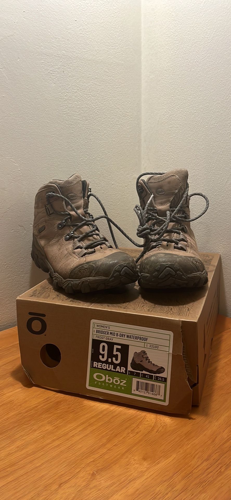 Women Oboz Hiking Boots - 9.5 for Sale in Seattle, WA - OfferUp