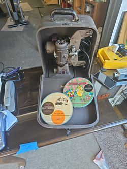 Vintage Vintage 1930's Bell and Howell 8MM Filmo Master 400 Design 122 Model G Projector w/ Case